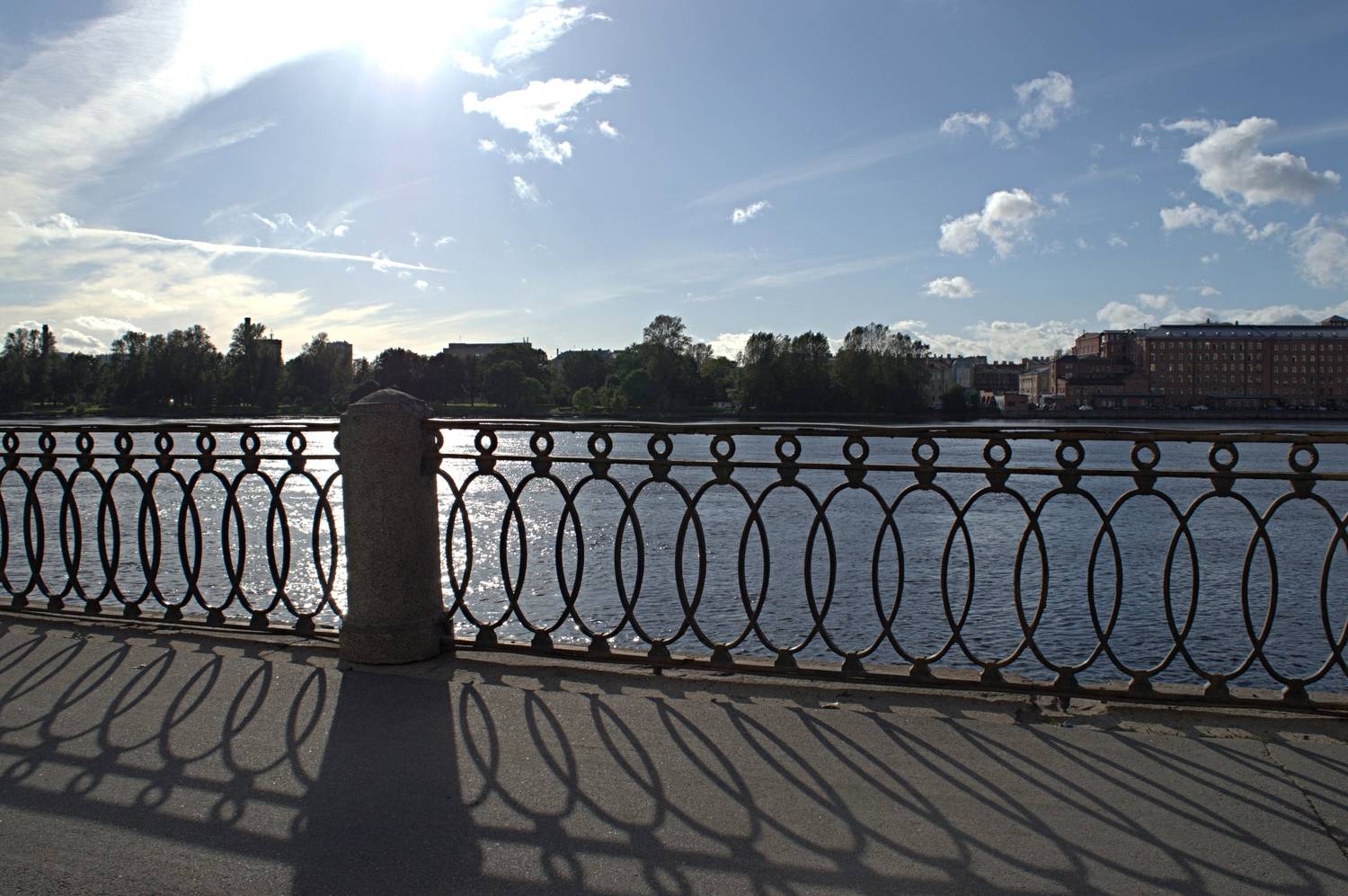 Под небом голубым