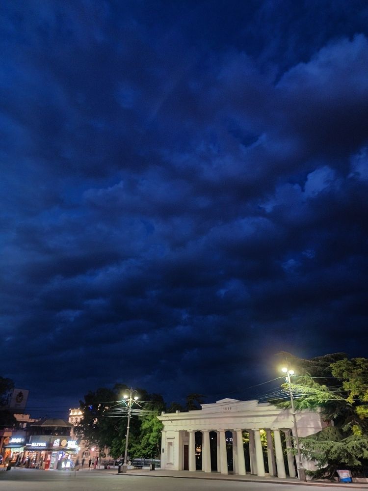 Графская пристань в объятиях сумерек