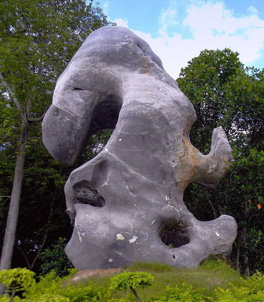 Дракон превратился в камень