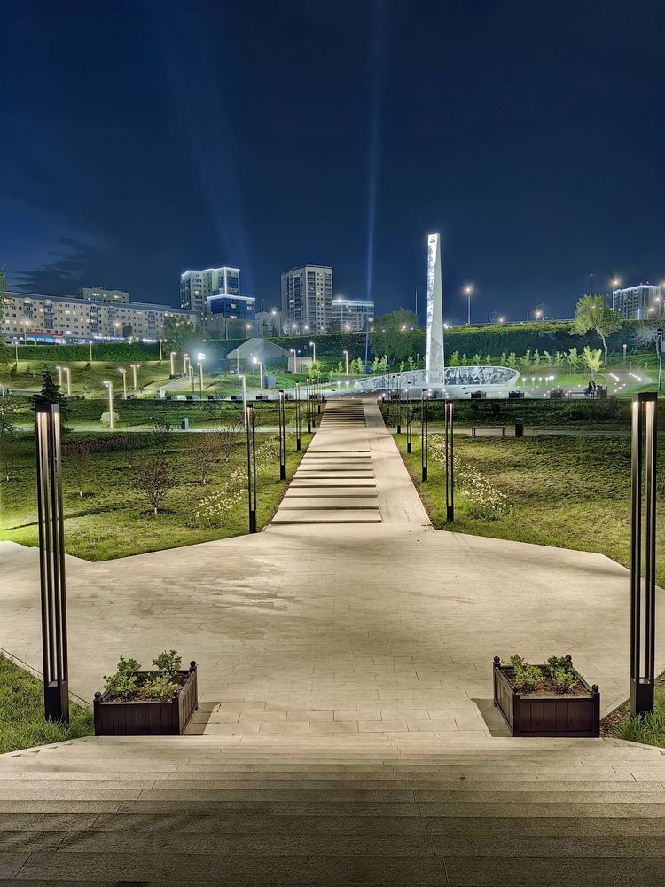 Стела Уфа — город трудовой доблести