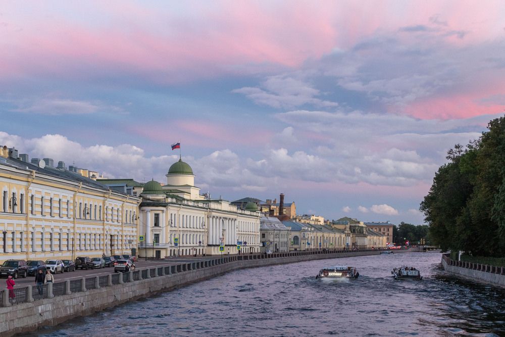 Питер цвета фламинго