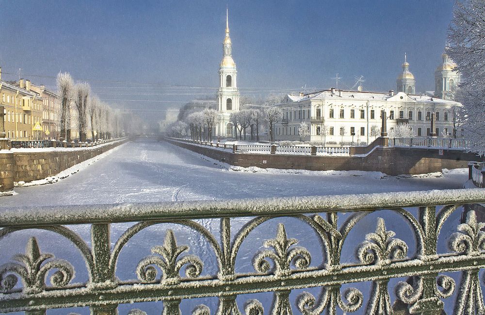 Синий, синий иней лег на провода...