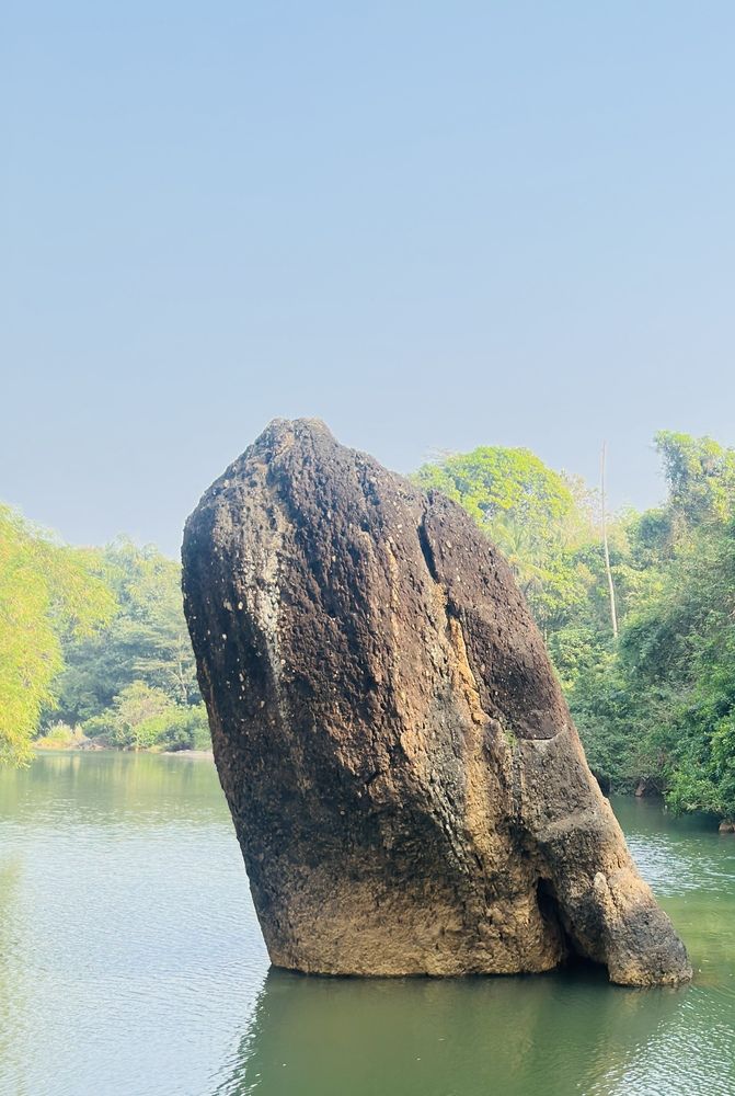 The largest river rock in the world
