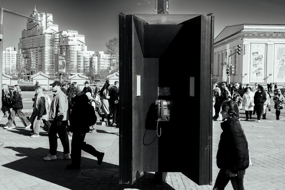 XXI век - одинокая телефонная будка