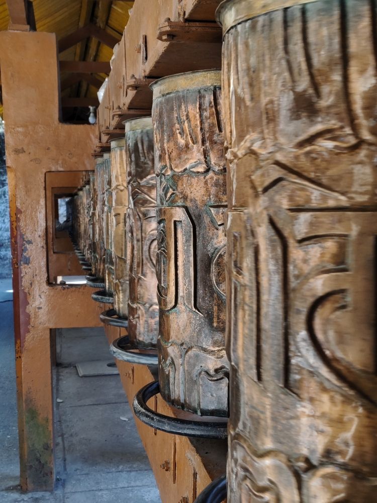 Om mani padmeham hand rolling