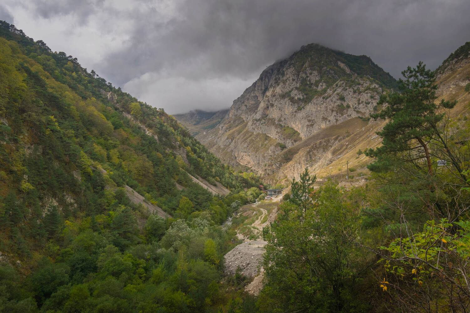 Северная Осетия осенью.