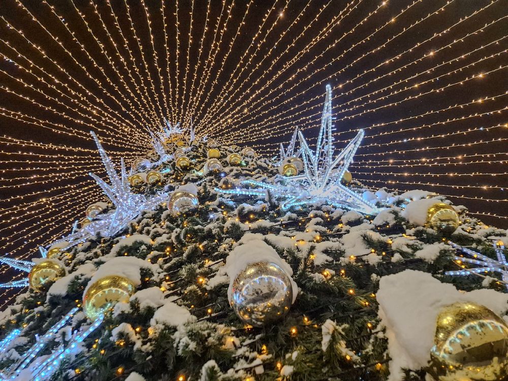 Праздничная ёлка