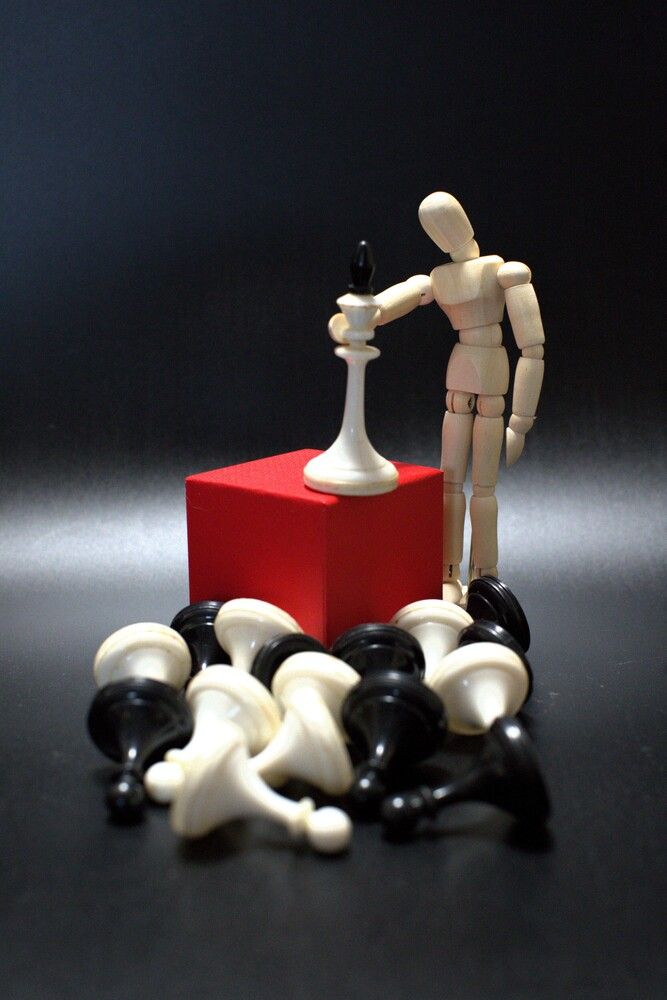 Игра закончится, когда падет король.