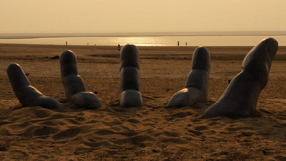 «Рука пустыни» - изображает человеческую правую ладонь