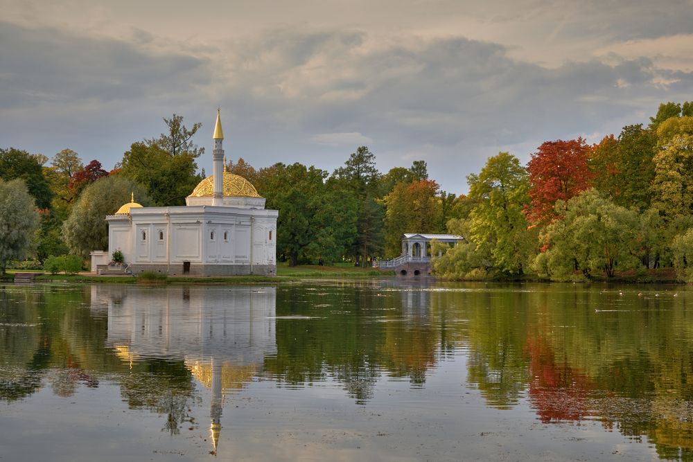 В уголке Царскосельского пруда