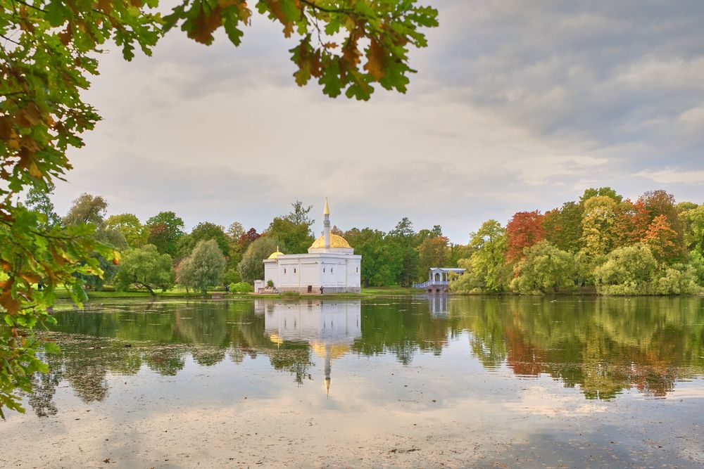 Под сводом дремлющих небес