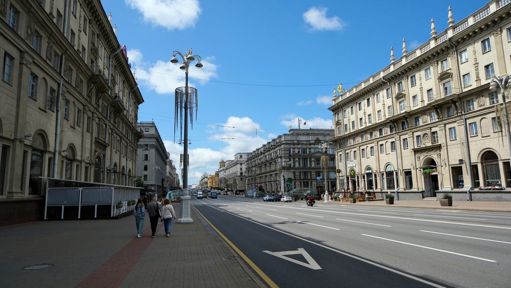 Летний день. На проспекте.