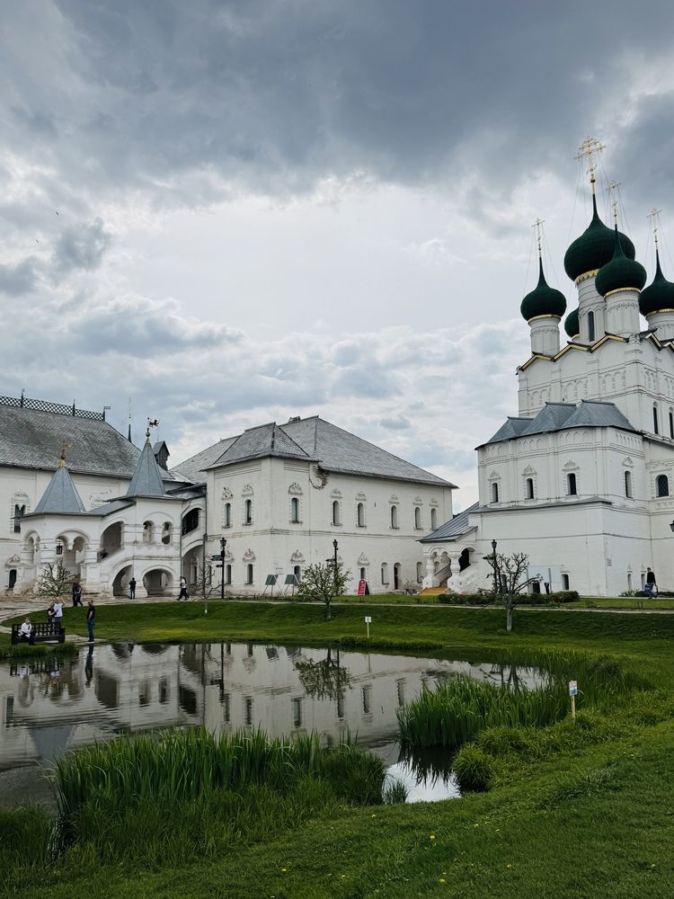 Небесное отражение озера в Ростовском кремле