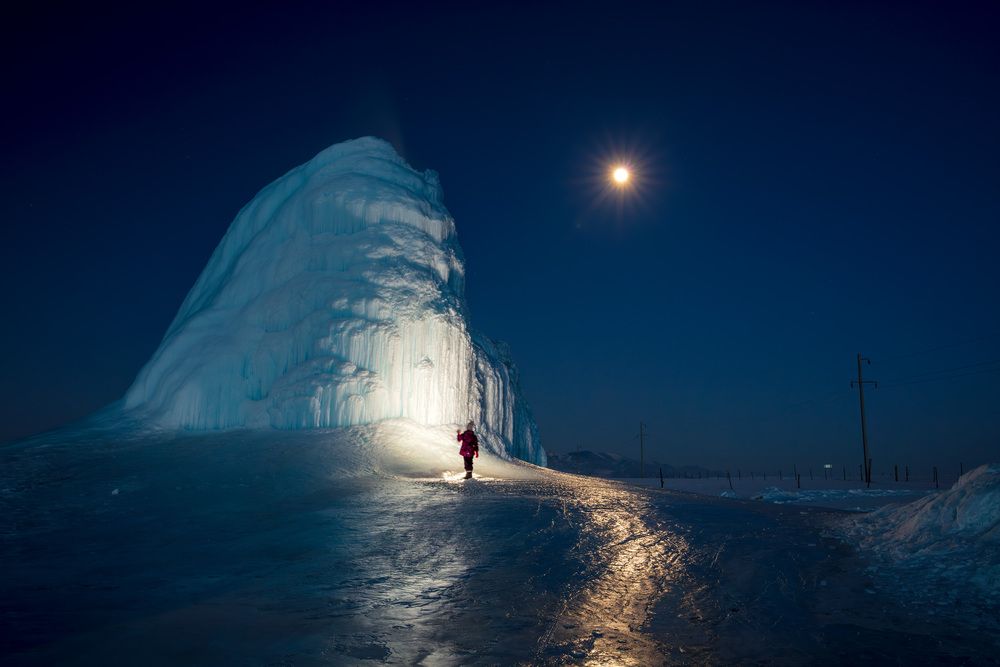 Ночь. Холод. И свет.