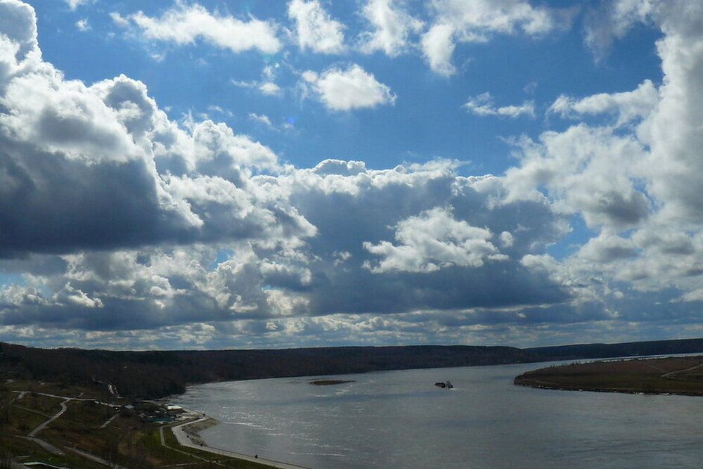 Небо и река