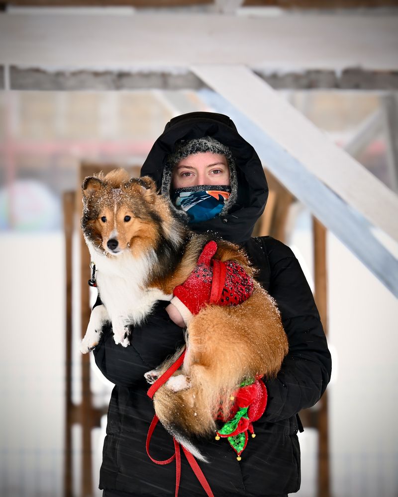 Девушка с собачкой