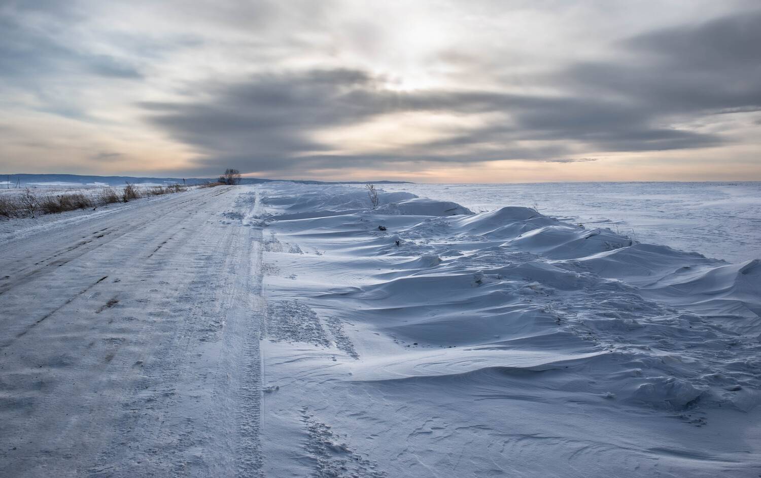 Нет никого.