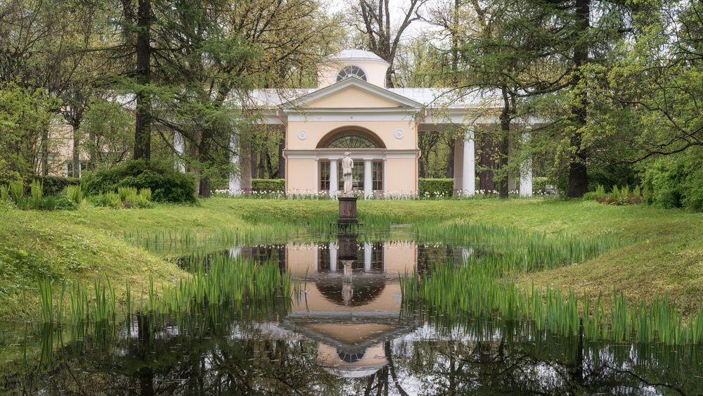 Павловский парк: Павильон на берегу пруда