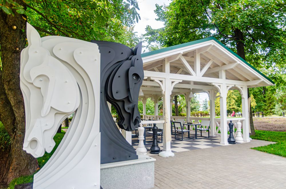 Шахматная беседка в Первомайском парке. Курск