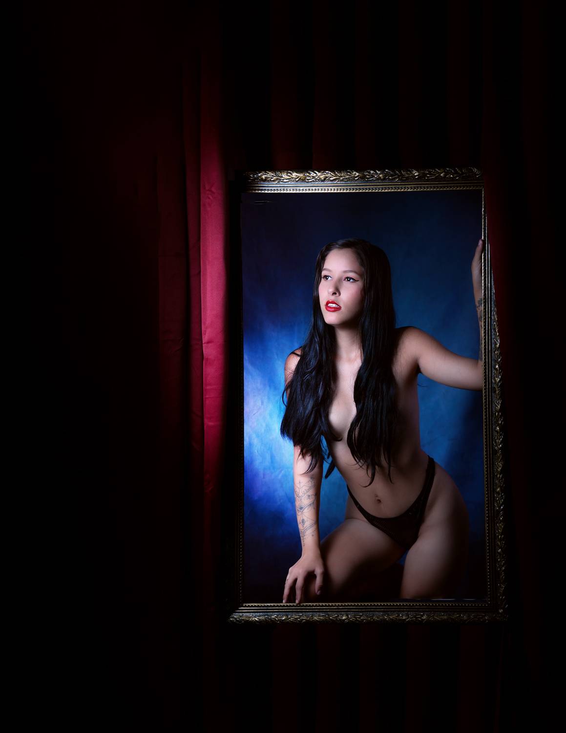 Between the Gaze and the Threshold