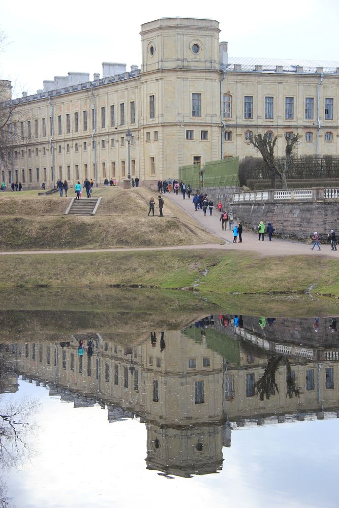 Гатчинский дворец, вид из парка.
