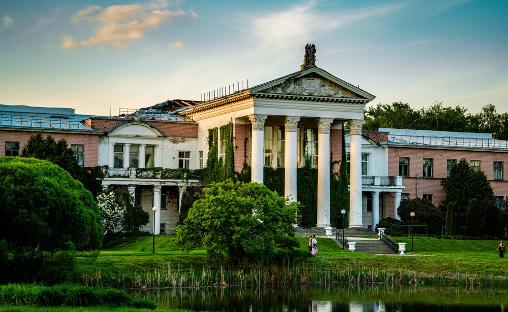 Photograph by Anton Kotlovskii