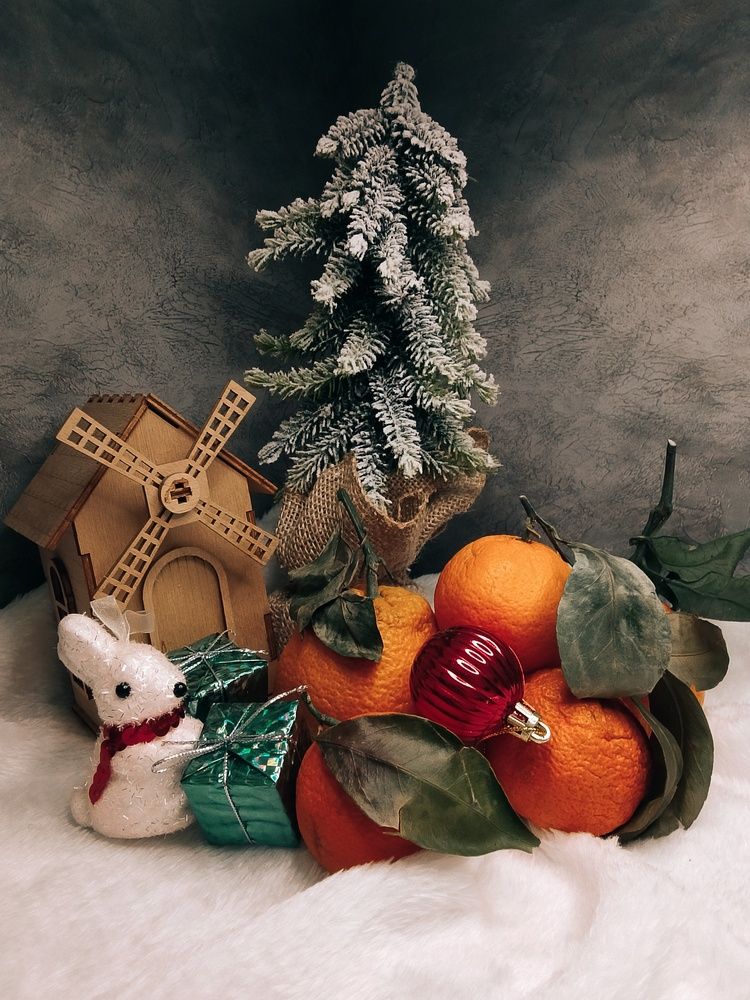 Зайка и два подарка.