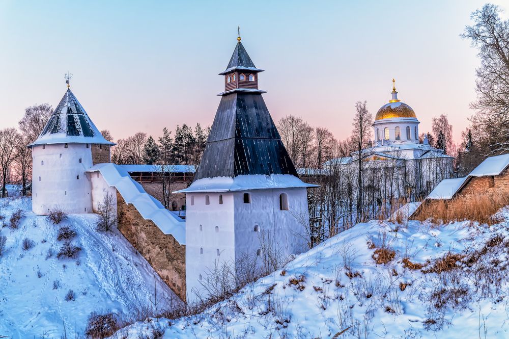 Вечер у монастыря