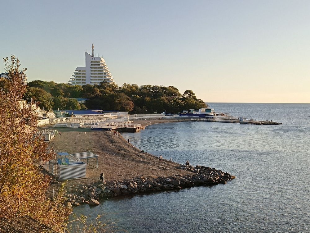 Море. Набережная. На закате.