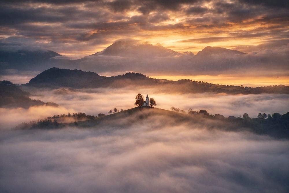 Above the Sea of Mist