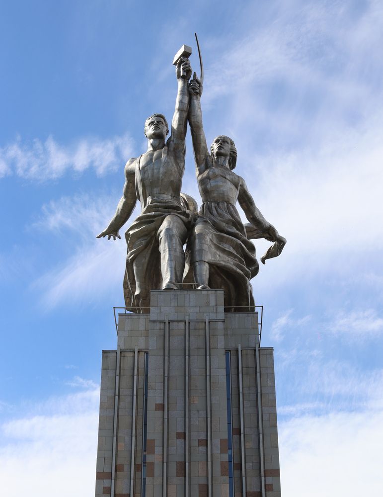 Рабочий и колхозница