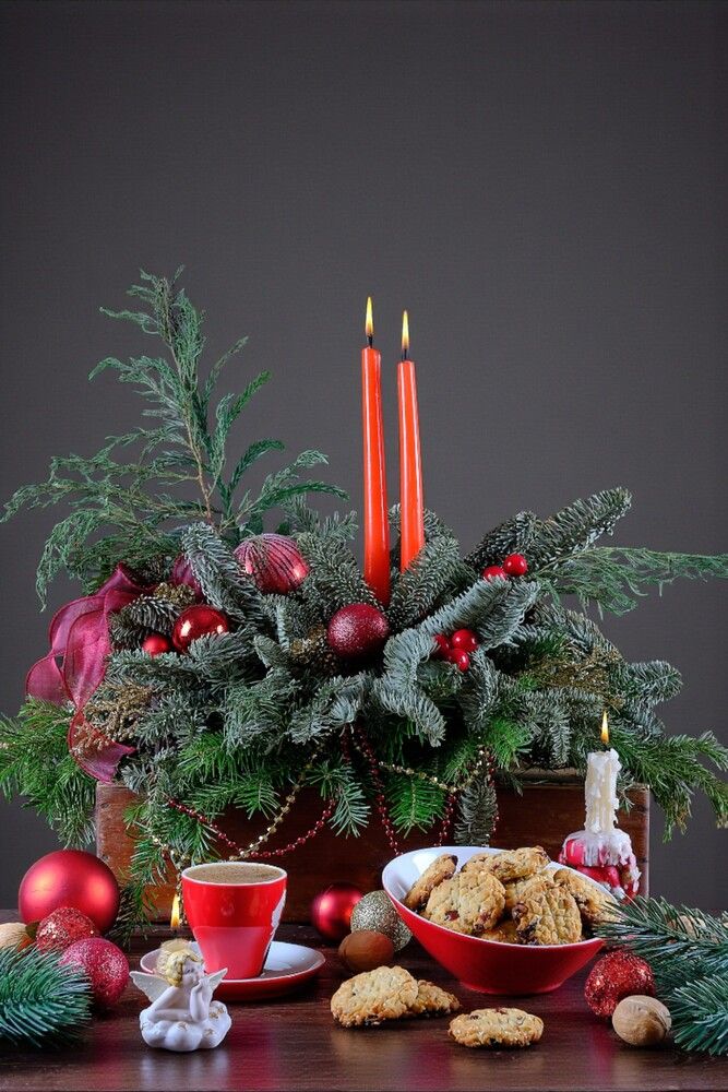 Натюрморт с красными шарами