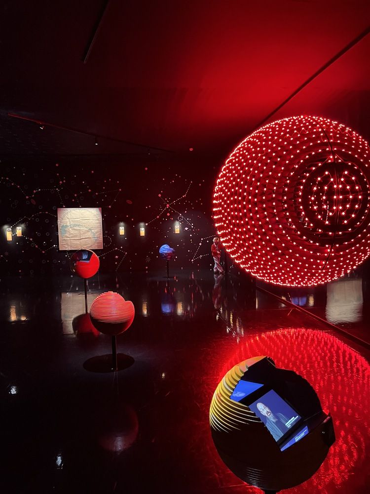 На выставке «Виктор Цой»