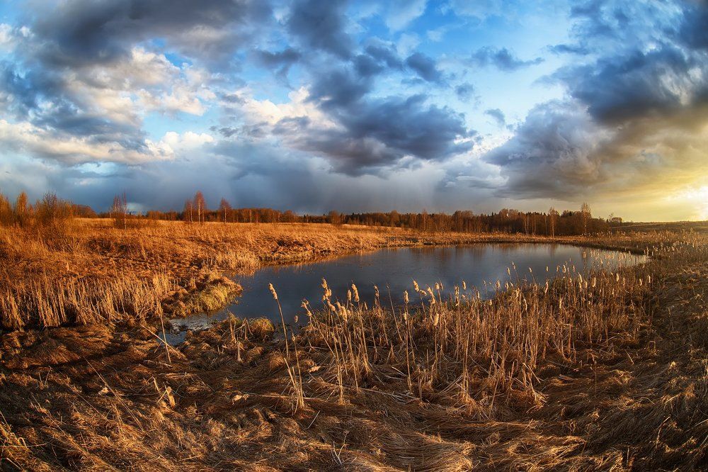 Закат на озере