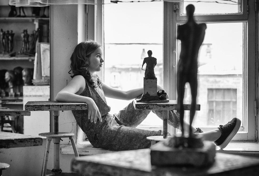 В студии скульптора.