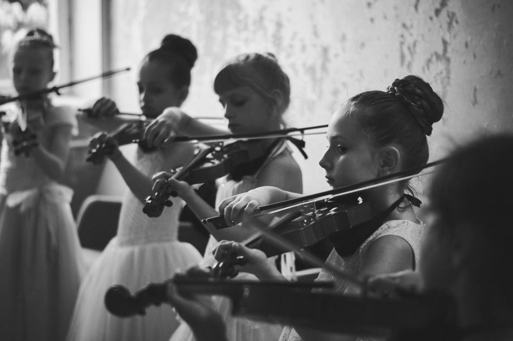 Юные скрипачи
