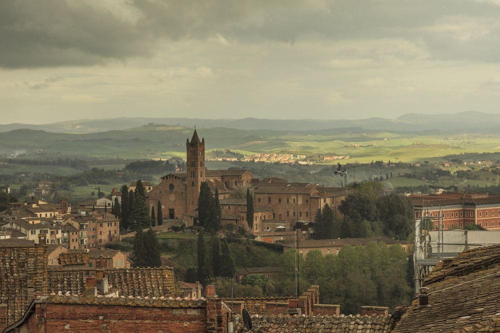 Над Сиеной весна...