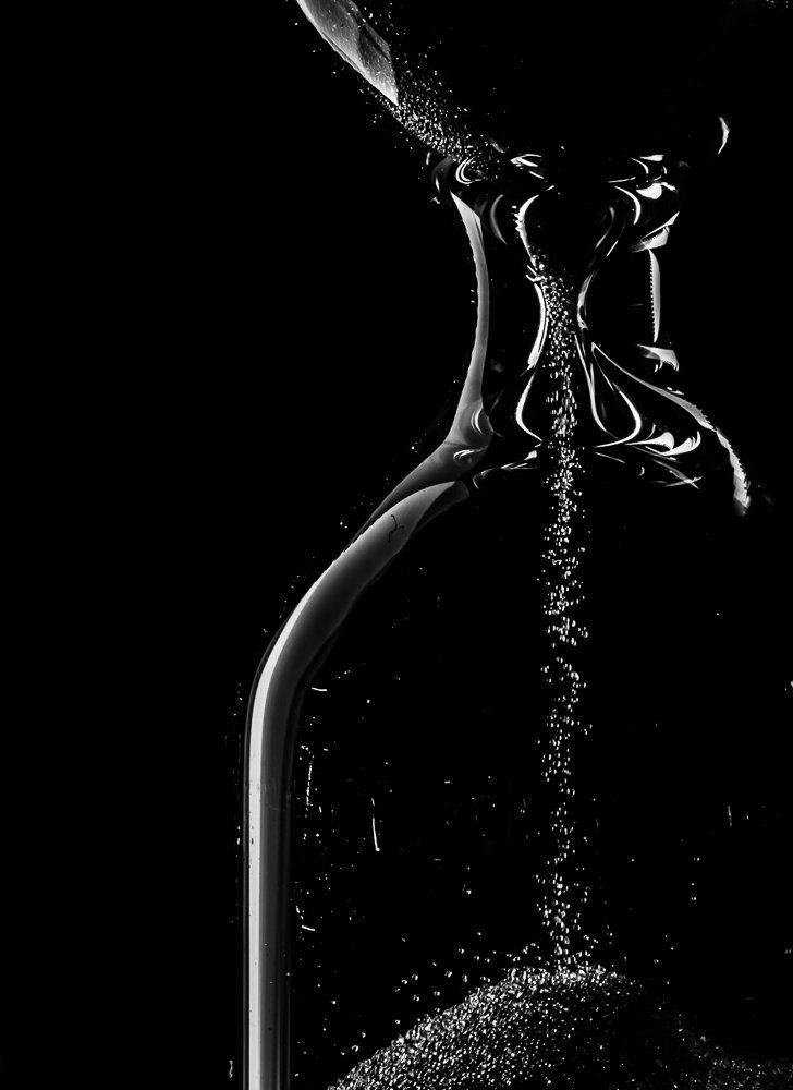 И время ни на миг не остановишь......