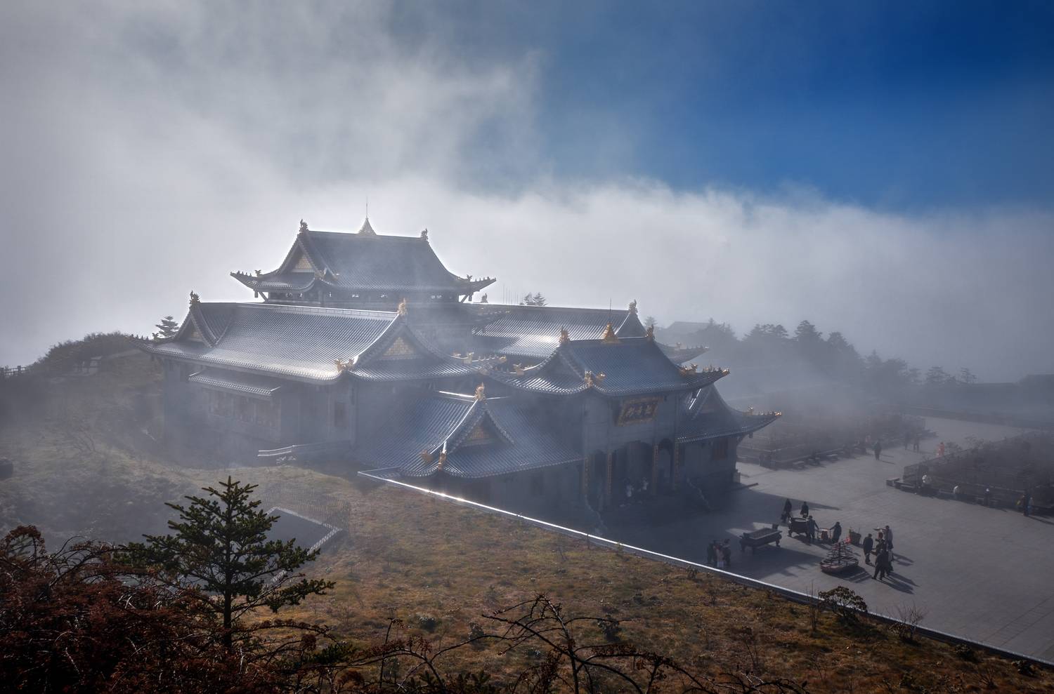 Туман поднимается. Туман поднимается.