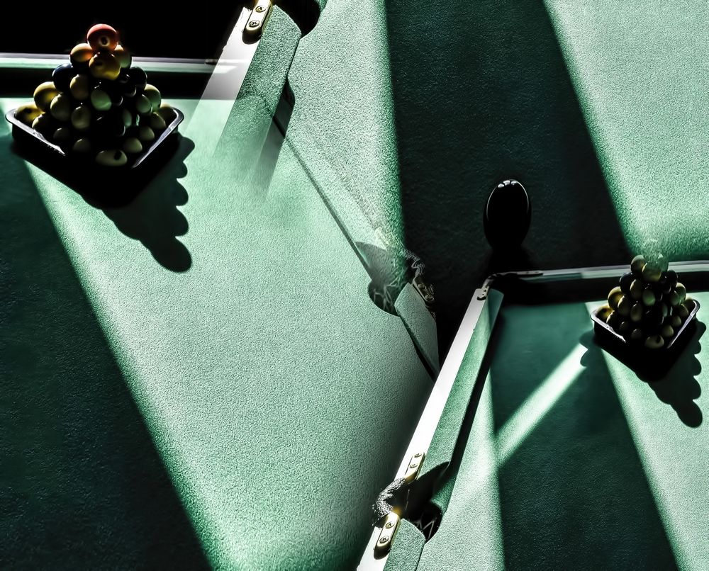 На биллиарде.