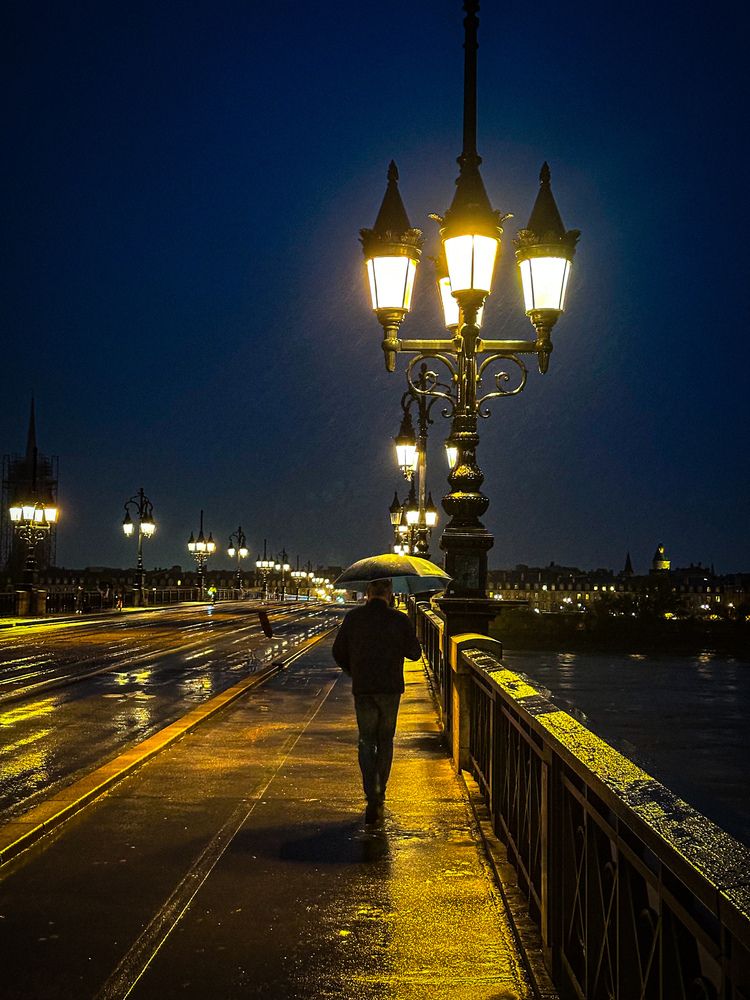 Night walking on la Garonne