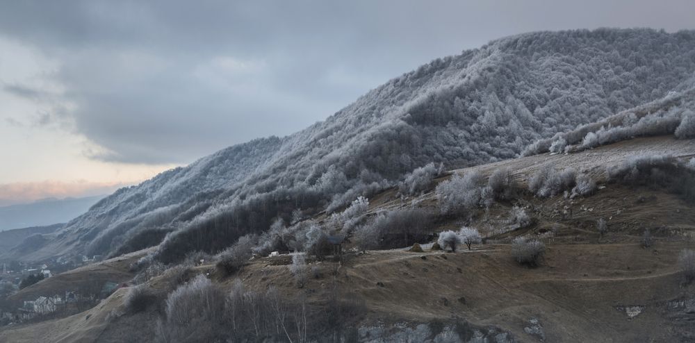 В серебре инея