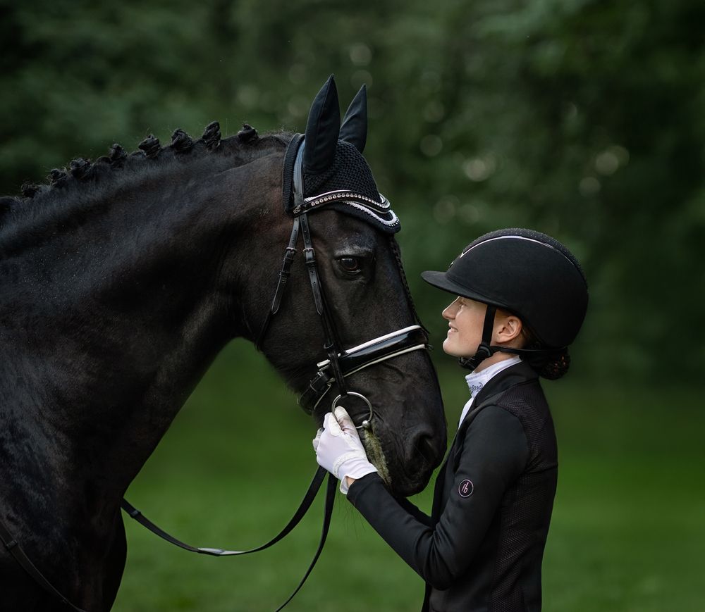 Biborka and her friend Amigo I