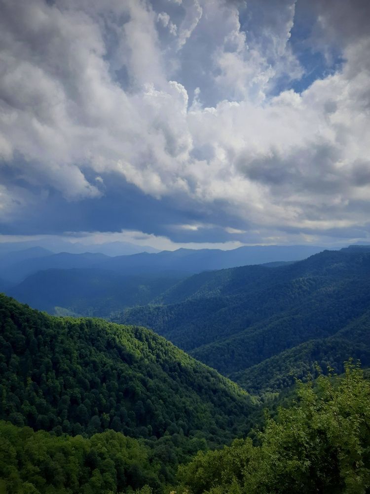 Долина гор и облаков