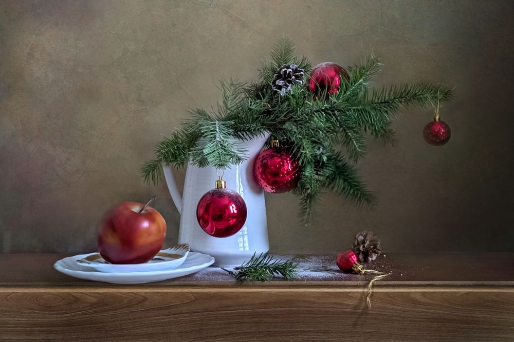 Яблоко  и шары...