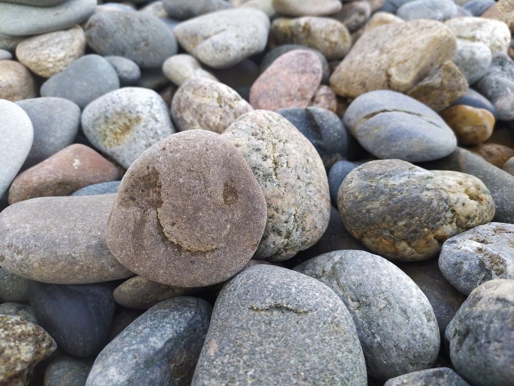 Смайлик с морского берега