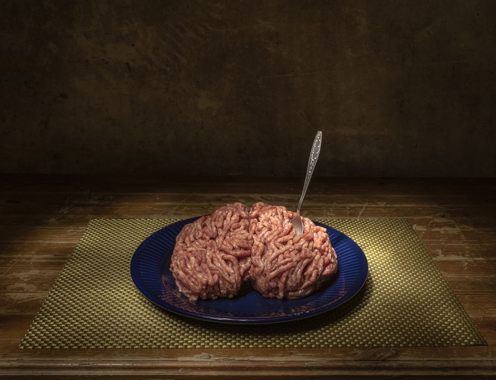 Выедать мозг чайной ложечкой