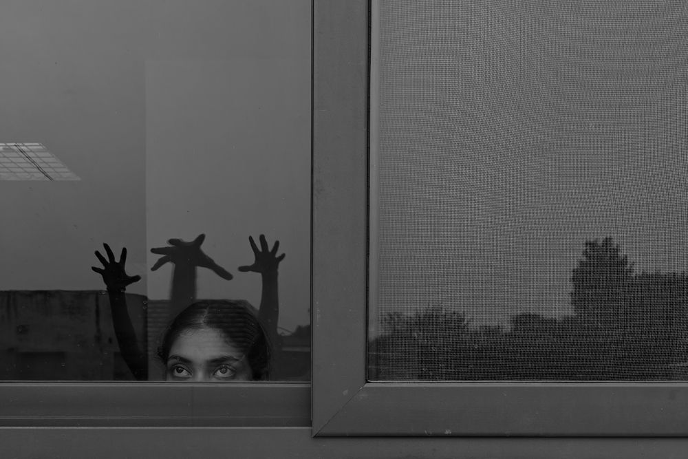 Trapped between reflection and reality