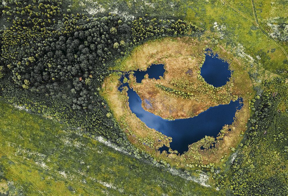 Сама природа улыбается