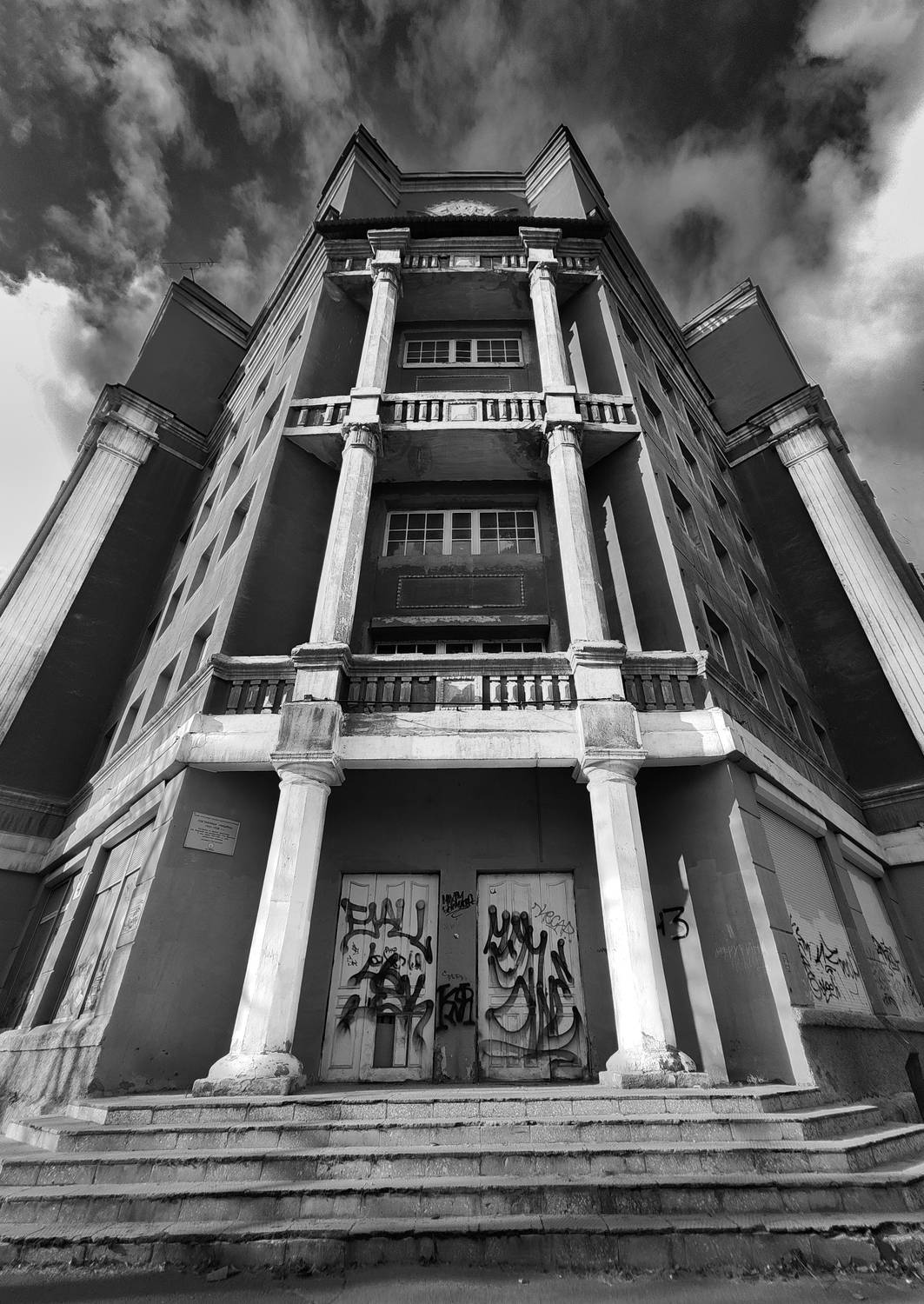 Заброшенная гостиница \"Мадрид\" Уралмаш Заброшенная гостиница \"Мадрид\" Уралмаш